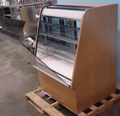 Coldmatic refrigerated bakery display case, 35 1/4