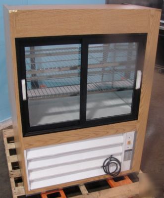 Coldmatic refrigerated bakery display case, 35 1/4