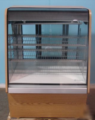 Coldmatic refrigerated bakery display case, 35 1/4