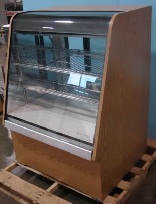 Coldmatic refrigerated bakery display case, 35 1/4