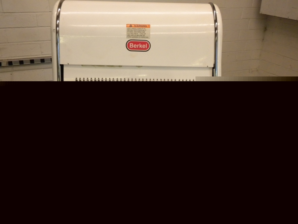 Berkel mb 7/16 countertop electric 7/16'' bread slicer