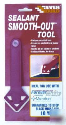 Smooth-out tool smoothing out all sealant