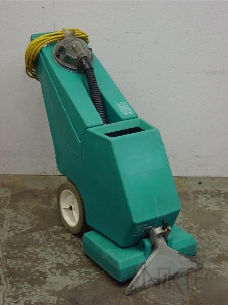 Tennant/ servicemaster carpet extractor w/ vacuum