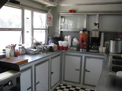 2006 cargo mate concession trailer