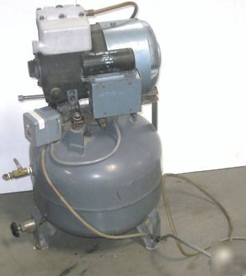 Pelton & crane 840C dental clean air deliver compressor