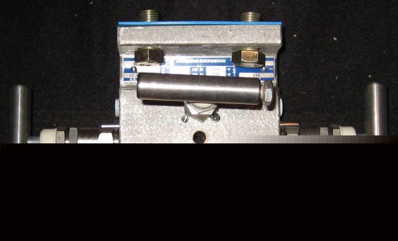 New tyco anderson greenwood M4AVIS 3-valve ss manifold 