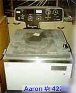 Used: damon/iec refrigerated centrifuge, model dpr-6000
