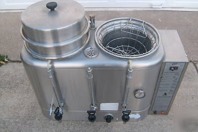 Wilbur curtis co. commercial electric coffee urn RU300