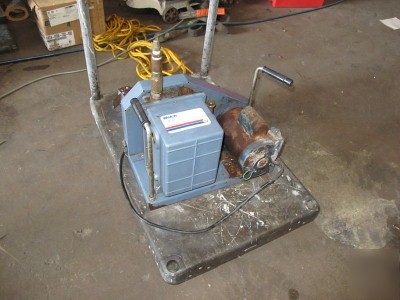 Welch duoseal 1402 vaccuum pump 5.6 cfm 1X10-4 torr