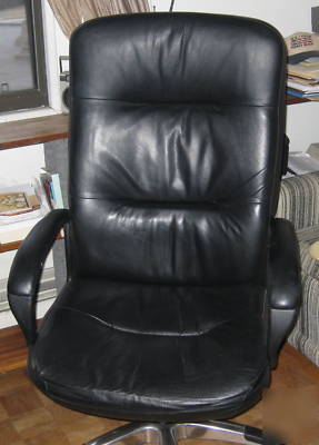 Beautiful black leather high back desk/office chair 