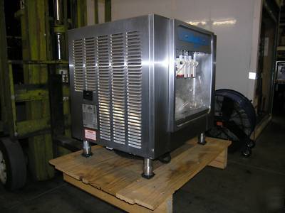 Taylor 162-27 air cooled soft serve ice cream machine