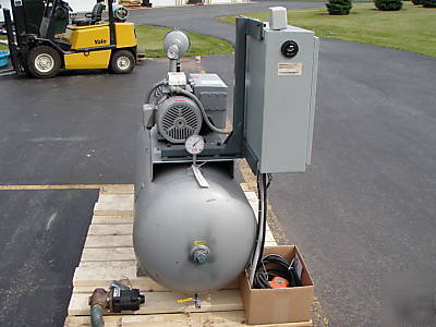 Busch vacuum pump system, RC0100, 63 cfm tank mounted