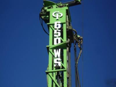 Rotary water well drilling rig