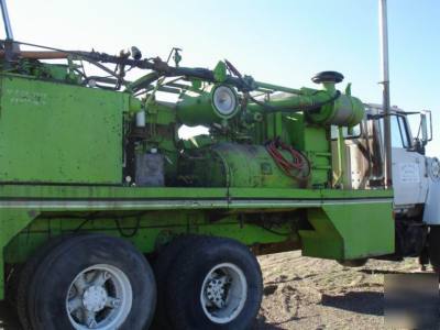 Rotary water well drilling rig