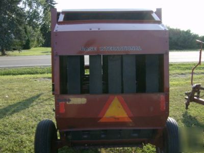 Case international 8420 round hay baler