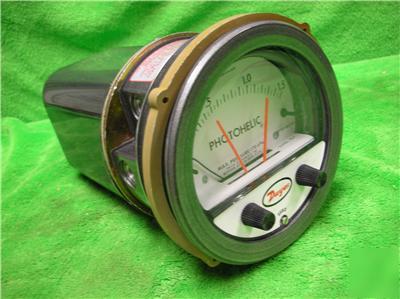 Dwyer phothelic pressure switch gage series 3000 gauge