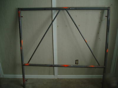 1 lot of steel scaffolding 