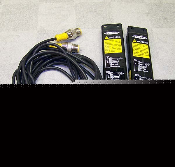 2 banner pvd plc ez-light PVD100Q-70989 sensors turck