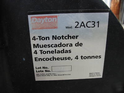 Dayton 2AC31 4-ton sheet metal notcher pexto whitney