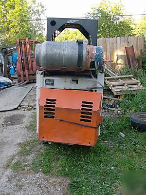 310 bobcat skidsteer loader 36 wide with propane fuel 