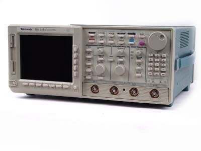 Tektronix TDS744A 4-ch digital oscope - calibrated
