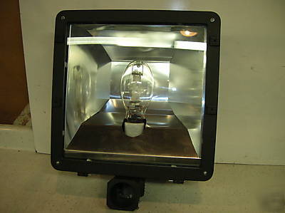 Large hid floodlight 400 w metal halide w slipfitter