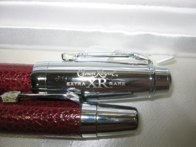 Crown royal canada king queen bar nice ball point pen