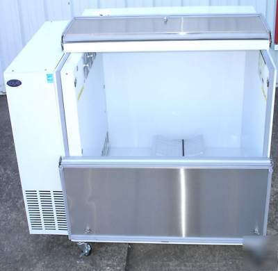 New norlake air-thru open front milk cooler DR122