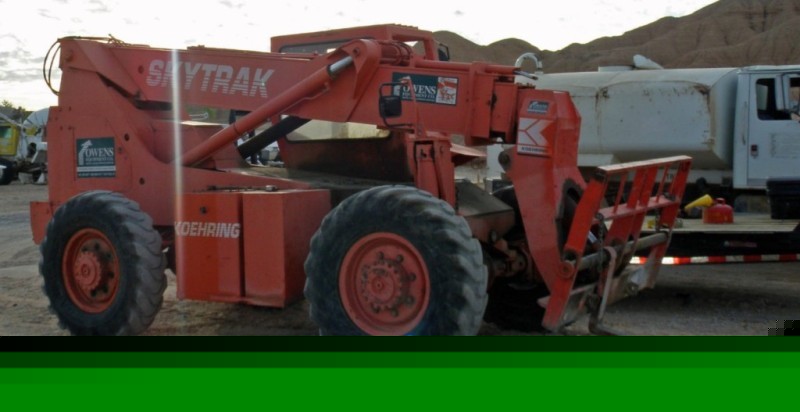 Skytrak 8038 8,000 lb 4X4X4 telescopic boom forklift