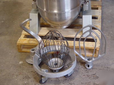 Hobart 60 qt mixer with s/s bowl,whip,paddle,hook,dolly