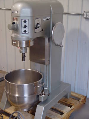 Hobart 60 qt mixer with s/s bowl,whip,paddle,hook,dolly