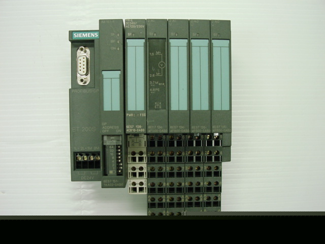 Siemens simatic et 200S w/ 1 pm-e + 2 aiu + 2 aou plc