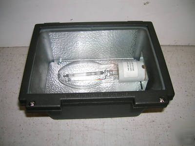 NEW150 watt high pressure sodium floodlight with lamp