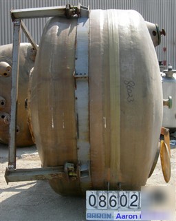 Used: xerxes corp tank, 1868 gallon, fiberglass (deraka