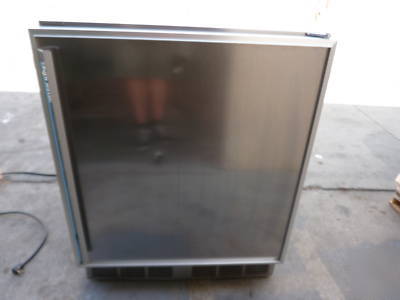 Silver king SKF27B under counter freezer,used,works GR8