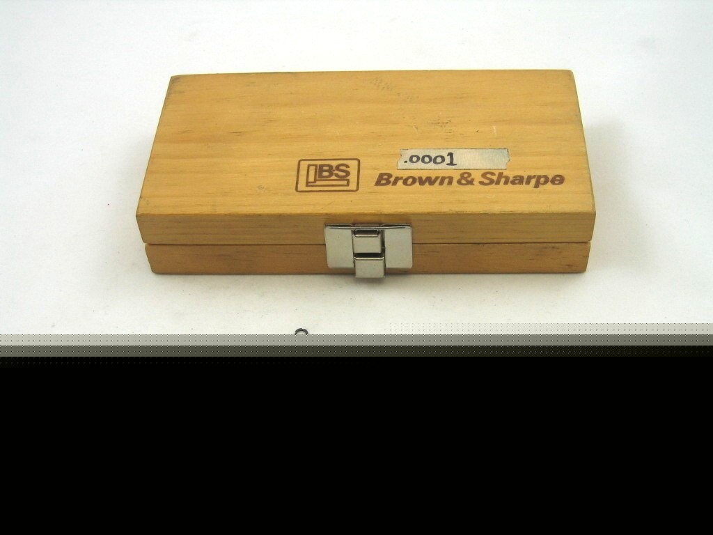 Brown and sharpe .0001 dial indicator model 7032-3 used