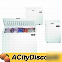 Arctic air 15 cu.ft white commercial chest freezer CF15