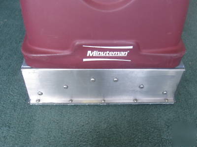 Minuteman 17X carpet extractor