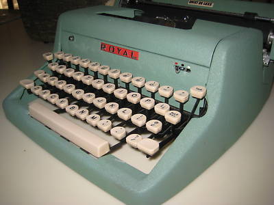 Royal quiet de luxe typewriter rugged green with case