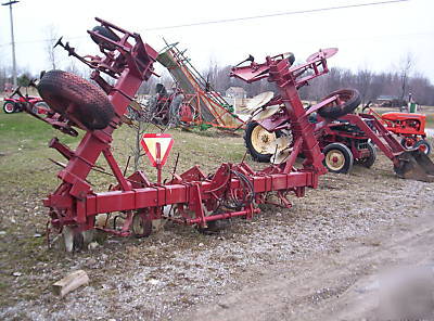 Hiniker y fold - 8 row cultivator - 3 point hitch