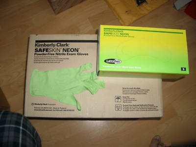 Kimberly clark safeskin neon nitrile gloves size small