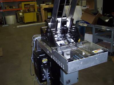 Streamfeeder SV1200 retract servo feeder and dropper