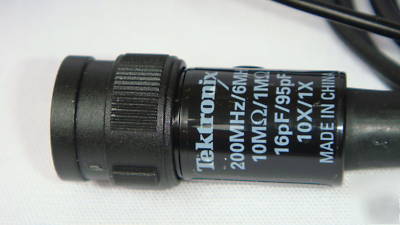 Tektronix P2220 voltage X1 / X10 passive probe 