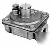 Maxitrol gas pressure regulator - 1/2IN npt