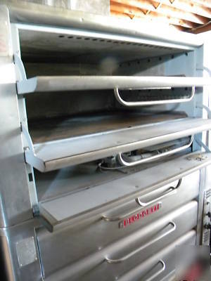 Used blodgett 981 baking oven four drawers 