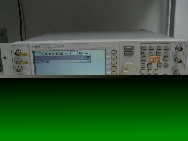 Hp E4432B signal generator 3 ghz w/ opt UN8 202