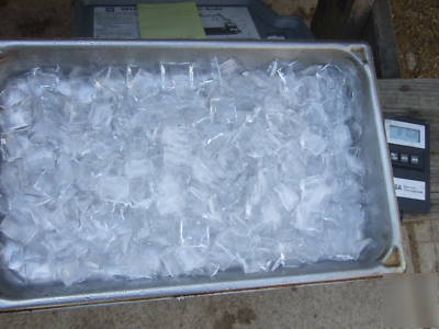 Scottsman water-cooled icemaker older & works good 