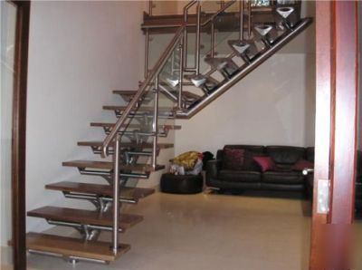 Glass staircases made to measure
