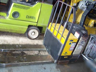 Crown walkie battery pallet truck jack fork lift PW3520