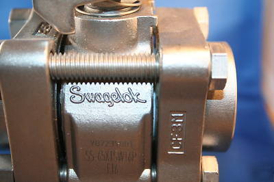 New swagelok ss 3-way ball valve - ss-65XTS16P-F16